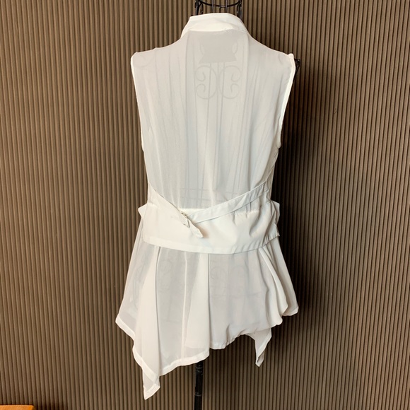 Ziranjio sleeveless asymmetrical angles blouse - Picture 3 of 8